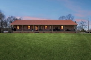 Bon Aqua, TN Still Waters Retreat Home