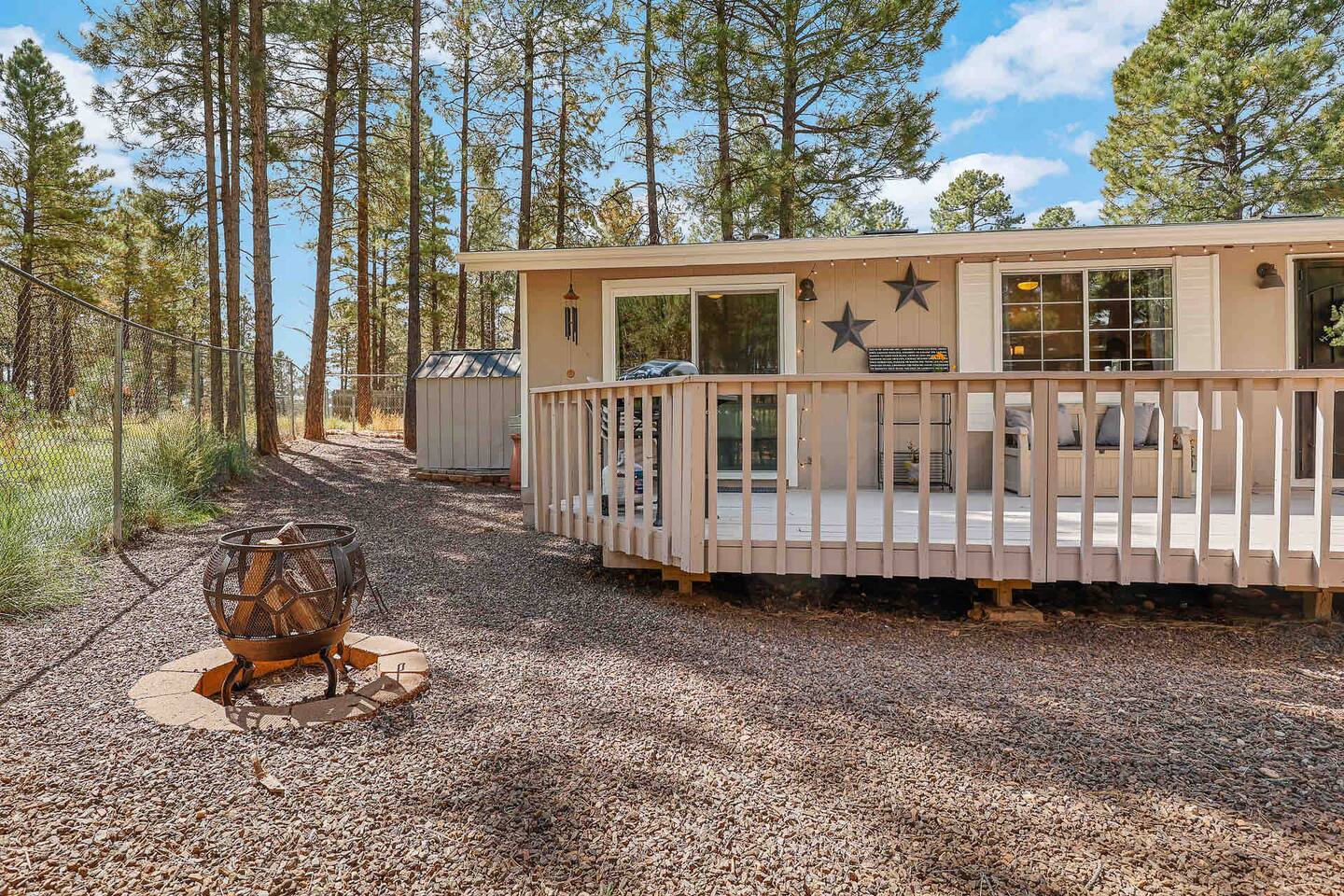 Flagstaff, AZ Charming Cottage 